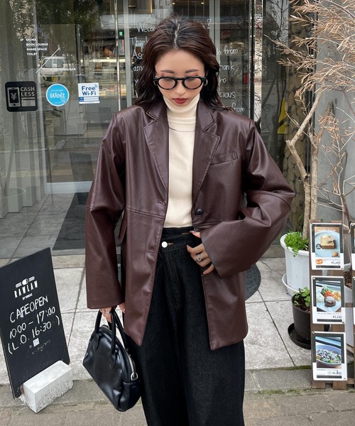 Chillfar（チルファー）の「フェイクレザールーズテーラードジャケット（テーラードジャケット・レディース・グレー/ブラウン/カーキ/ブラック・FREE）」の10枚目の写真