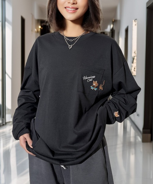Candlestick(キャンドルスティック)の「ゆったり 萌えネコ 袖 刺繍 ポケット ロンティ(Tシャツ/カットソー・レディース・ホワイト/サックスブルー/ブラック/アッシュグレー/ブラック系2/ホワイト系1/ダークネイビー/ブラック系1・M/L/LL)」の5枚目の写真