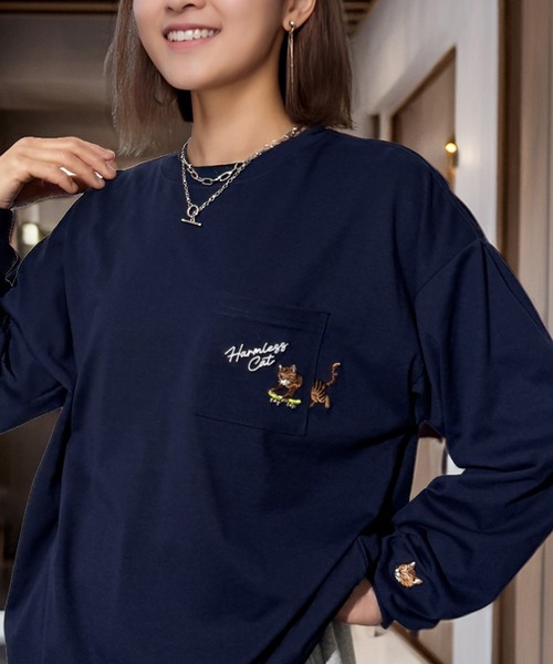 Candlestick(キャンドルスティック)の「ゆったり 萌えネコ 袖 刺繍 ポケット ロンティ(Tシャツ/カットソー・レディース・ホワイト/サックスブルー/ブラック/アッシュグレー/ブラック系2/ホワイト系1/ダークネイビー/ブラック系1・M/L/LL)」の8枚目の写真