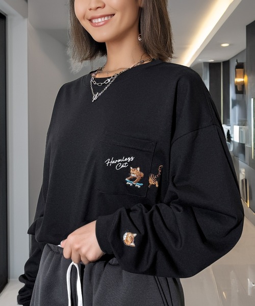 Candlestick(キャンドルスティック)の「ゆったり 萌えネコ 袖 刺繍 ポケット ロンティ(Tシャツ/カットソー・レディース・ホワイト/サックスブルー/ブラック/アッシュグレー/ブラック系2/ホワイト系1/ダークネイビー/ブラック系1・M/L/LL)」の15枚目の写真