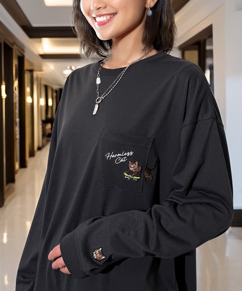 Candlestick(キャンドルスティック)の「ゆったり 萌えネコ 袖 刺繍 ポケット ロンティ(Tシャツ/カットソー・レディース・ホワイト/サックスブルー/ブラック/アッシュグレー/ブラック系2/ホワイト系1/ダークネイビー/ブラック系1・M/L/LL)」の22枚目の写真