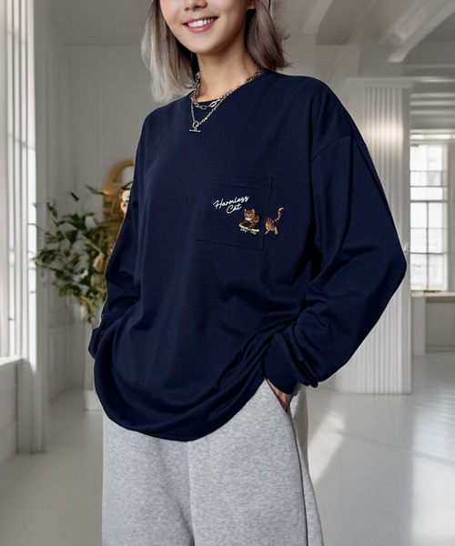 Candlestick(キャンドルスティック)の「ゆったり 萌えネコ 袖 刺繍 ポケット ロンティ(Tシャツ/カットソー・レディース・ホワイト/サックスブルー/ブラック/アッシュグレー/ブラック系2/ホワイト系1/ダークネイビー/ブラック系1・M/L/LL)」の18枚目の写真