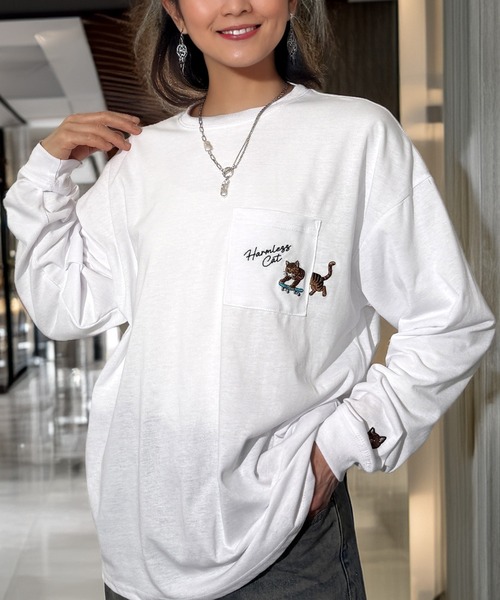 Candlestick(キャンドルスティック)の「ゆったり 萌えネコ 袖 刺繍 ポケット ロンティ(Tシャツ/カットソー・レディース・ホワイト/サックスブルー/ブラック/アッシュグレー/ブラック系2/ホワイト系1/ダークネイビー/ブラック系1・M/L/LL)」の9枚目の写真
