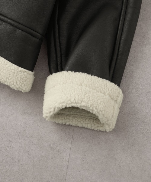 EMMA CLOTHES（エマクローズ）の「2WAYヴィンテージライクB-3フェイクムートンジャケット（ブルゾン・メンズ・ブラウン/ブラック系/ブラック・L/M）」の9枚目の写真