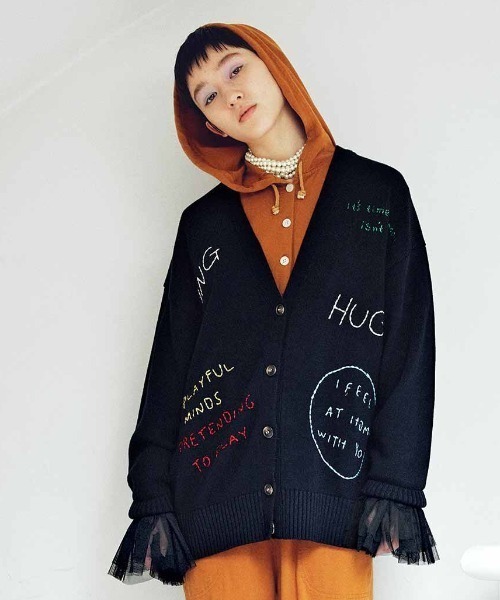 MEDE19F(メデジュウキュウ)の「MEDE19F レタード刺しゅうニットカーデ(カーディガン/ボレロ・レディース・グレー/ネイビー・M/L/LL)」の2枚目の写真