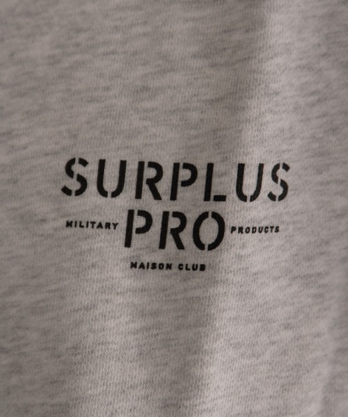 MAISON CLUB（メゾンクラブ）の「【MAISON CLUB】SURPLUS PRO-Military One Point Sweater /ミリタリーワンポイントスウェット　裏毛　オーバーサイズ（スウェット・メンズ・ブラック/カーキ/グレー・L/XL）」の5枚目の写真