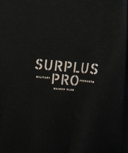 MAISON CLUB（メゾンクラブ）の「【MAISON CLUB】SURPLUS PRO-Military One Point Sweater /ミリタリーワンポイントスウェット　裏毛　オーバーサイズ（スウェット・メンズ・ブラック/カーキ/グレー・L/XL）」の4枚目の写真