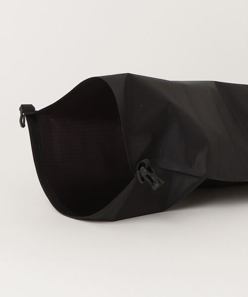 Matador(マタドール)の「MATADOR FlatPak Drybag 8L マタドール フラットパック ドライバッグ 8L(エコバッグ/サブバッグ・メンズ・ブラック・FREE)」の4枚目の写真