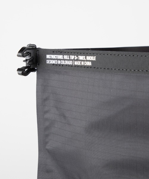 Matador(マタドール)の「MATADOR FlatPak Drybag 8L マタドール フラットパック ドライバッグ 8L(エコバッグ/サブバッグ・メンズ・ブラック・FREE)」の8枚目の写真