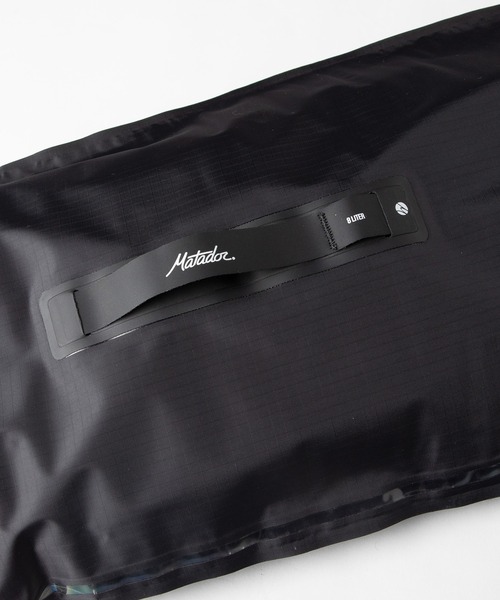 Matador(マタドール)の「MATADOR FlatPak Drybag 8L マタドール フラットパック ドライバッグ 8L(エコバッグ/サブバッグ・メンズ・ブラック・FREE)」の11枚目の写真