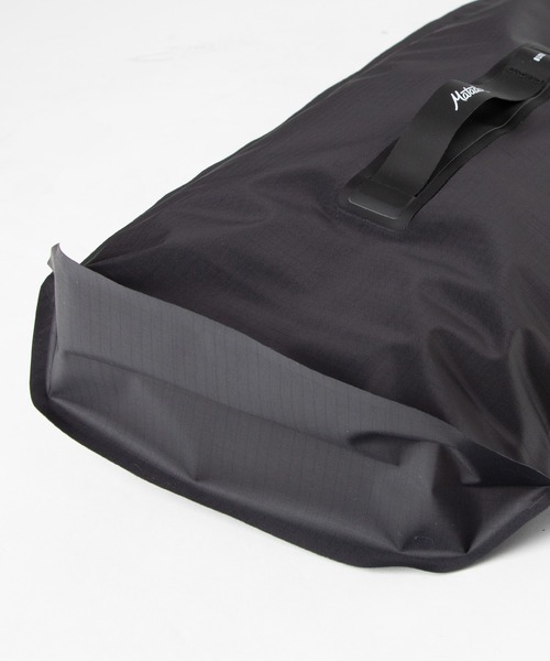 Matador(マタドール)の「MATADOR FlatPak Drybag 8L マタドール フラットパック ドライバッグ 8L(エコバッグ/サブバッグ・メンズ・ブラック・FREE)」の12枚目の写真