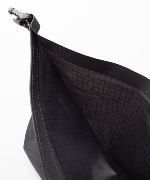 Matador(マタドール)の「MATADOR FlatPak Drybag 8L マタドール フラットパック ドライバッグ 8L(エコバッグ/サブバッグ・メンズ・ブラック・FREE)」の13枚目の写真
