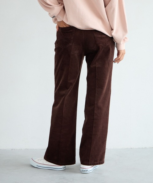 BAYFLOW（ベイフロー）の「[ストレッチ入り!キレイ目にも着用可能]コーデュロイセミフレアパンツ（その他パンツ・レディース・グレイッシュベージュ/グリーン/ブラウン・MEDIUM/SMALL）」の16枚目の写真