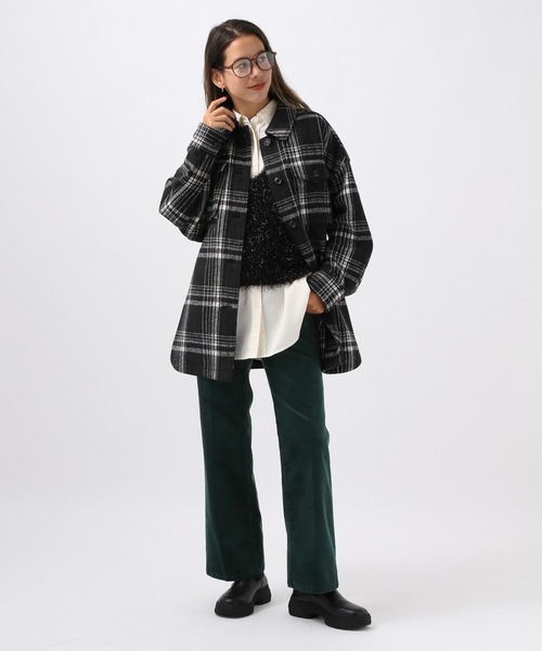 BAYFLOW（ベイフロー）の「[ストレッチ入り!キレイ目にも着用可能]コーデュロイセミフレアパンツ（その他パンツ・レディース・グレイッシュベージュ/グリーン/ブラウン・MEDIUM/SMALL）」の4枚目の写真