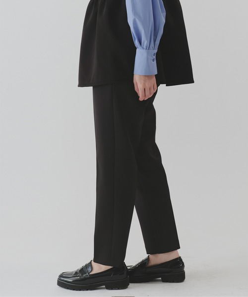 titivate(ティティベイト)の「ストレッチ美脚テーパードパンツ(その他パンツ・レディース・ブラック/ライトベージュ・SP/L/M/S)」の12枚目の写真