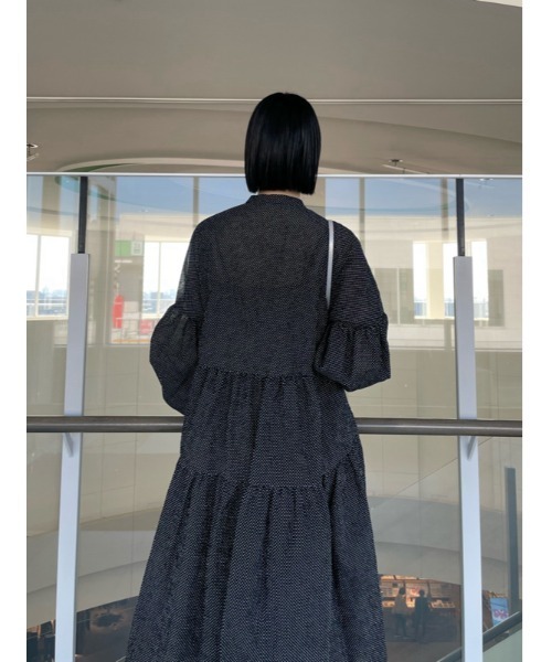 Mila Owen（ミラオーウェン）の「スタンドカラーティアードワンピース（ワンピース・レディース・ブラック/ホワイト・1/0）」の19枚目の写真