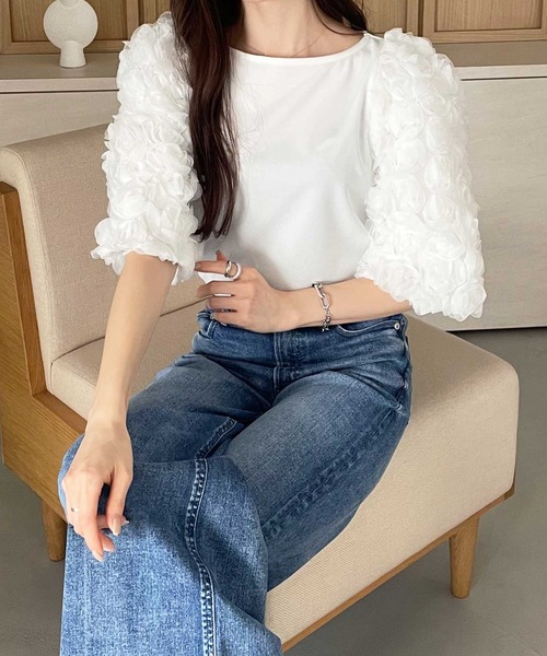 YOUING.(ユイン)の「フラワーモチーフトップス(Tシャツ/カットソー・レディース・オフホワイト/ブラック・MEDIUM/LARGE)」の3枚目の写真
