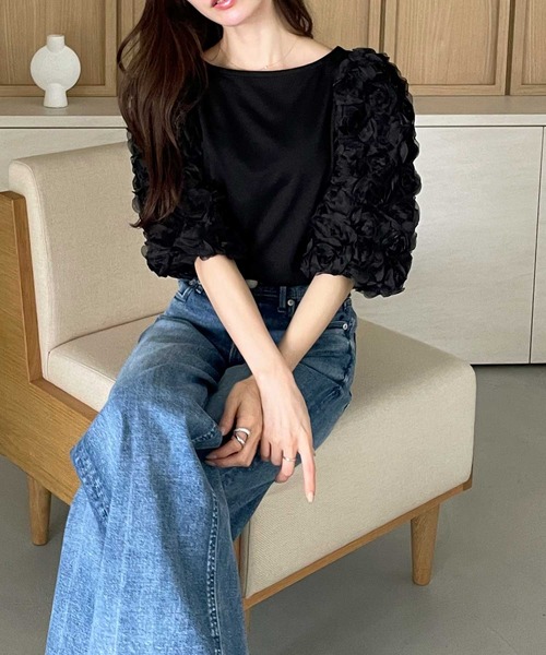 YOUING.(ユイン)の「フラワーモチーフトップス(Tシャツ/カットソー・レディース・オフホワイト/ブラック・MEDIUM/LARGE)」の11枚目の写真