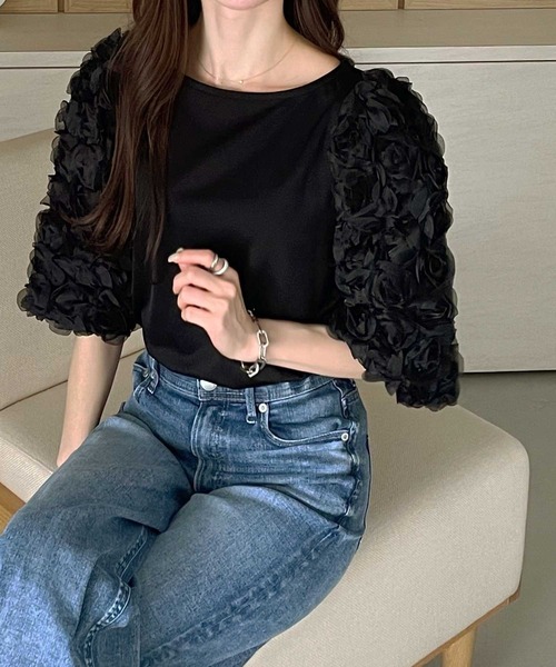 YOUING.(ユイン)の「フラワーモチーフトップス(Tシャツ/カットソー・レディース・オフホワイト/ブラック・MEDIUM/LARGE)」の12枚目の写真