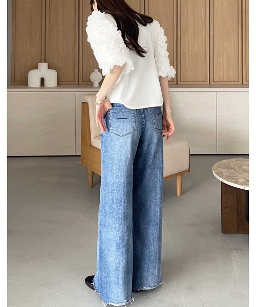 YOUING.(ユイン)の「フラワーモチーフトップス(Tシャツ/カットソー・レディース・オフホワイト/ブラック・MEDIUM/LARGE)」の10枚目の写真
