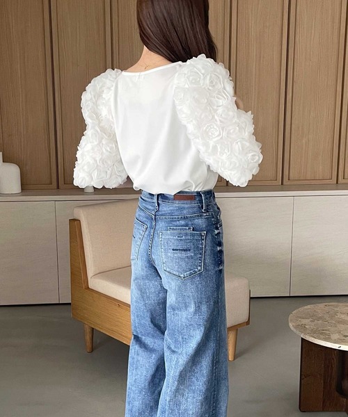 YOUING.(ユイン)の「フラワーモチーフトップス(Tシャツ/カットソー・レディース・オフホワイト/ブラック・MEDIUM/LARGE)」の6枚目の写真