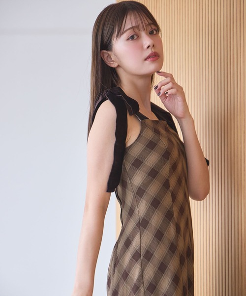 one after another NICE CLAUP（ワンアフターアナザーナイスクラップ）の「ベロアリボンマーメイドキャミワンピース【リボン取り外し可能】（ワンピース・レディース・杢グレー/ベージュ系その他/ブラック/ブラウン系その他・SMALL/MEDIUM）」の8枚目の写真