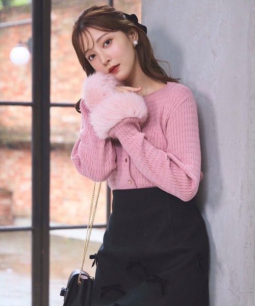 SWINGLE（スウィングル）の「袖ファーミニケーブルカーディガン