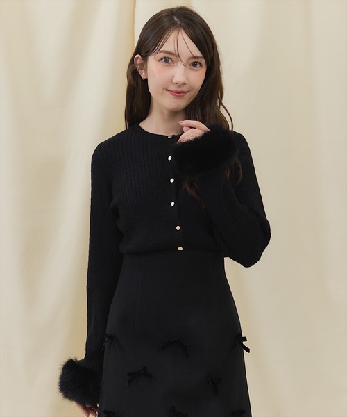 SWINGLE（スウィングル）の「袖ファーミニケーブルカーディガン