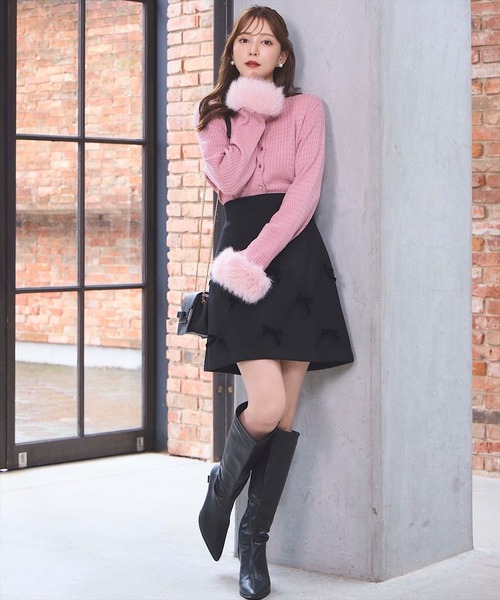 SWINGLE（スウィングル）の「袖ファーミニケーブルカーディガン（カーディガン/ボレロ・レディース・ピンク/オフホワイト/ブラック・FREE）」の7枚目の写真