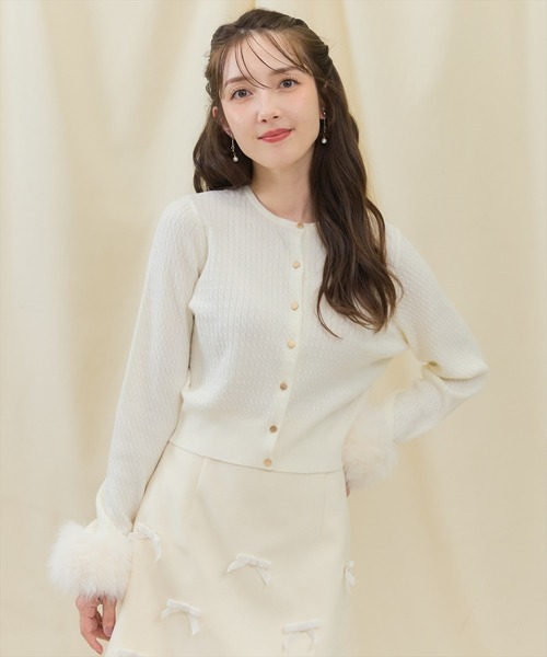 SWINGLE（スウィングル）の「袖ファーミニケーブルカーディガン（カーディガン/ボレロ・レディース・ピンク/オフホワイト/ブラック・FREE）」の9枚目の写真