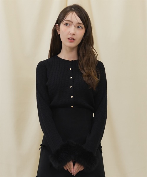 SWINGLE（スウィングル）の「袖ファーミニケーブルカーディガン（カーディガン/ボレロ・レディース・ピンク/オフホワイト/ブラック・FREE）」の13枚目の写真