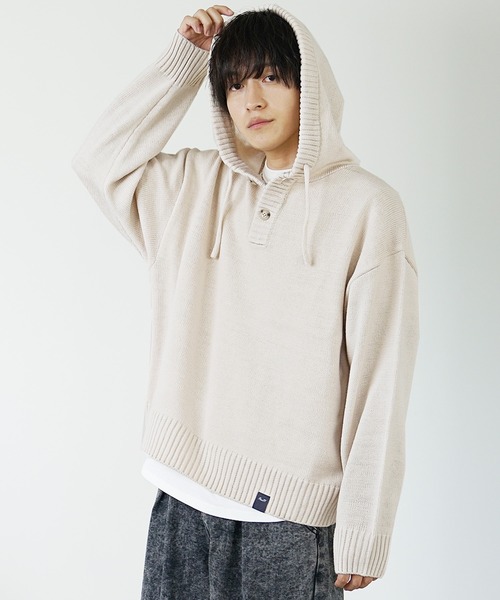 MinoriTY(マイノリティ)の「【MinoriTY】ざっくり編み7Gフード付きパーカーニット メンズ フーディー セーター ビッグシルエット オーバーサイズ ショート丈(ニット/セーター・メンズ・ブラック/ベージュ/ブルー/ダークブラック/グレイッシュブルー/グレイッシュベージュ/ボルドー・S/M/L)」の4枚目の写真