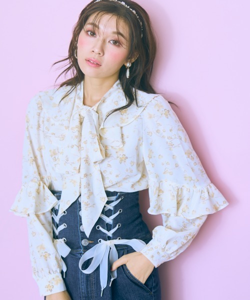 marun（マルン）の「＜大きいサイズ＞ 花柄フリル長袖ブラウス marun（シャツ/ブラウス・レディース・アイボリー系/イエロー系・5L/L/LL/3L/4L）」の17枚目の写真