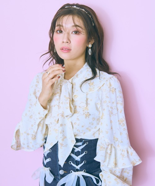 marun（マルン）の「＜大きいサイズ＞ 花柄フリル長袖ブラウス marun（シャツ/ブラウス・レディース・アイボリー系/イエロー系・5L/L/LL/3L/4L）」の18枚目の写真