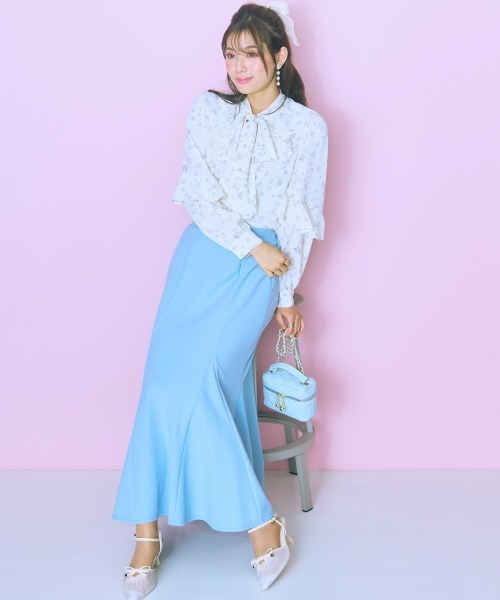 marun（マルン）の「＜大きいサイズ＞ 花柄フリル長袖ブラウス marun（シャツ/ブラウス・レディース・アイボリー系/イエロー系・5L/L/LL/3L/4L）」の4枚目の写真