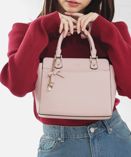 Honeys（ハニーズ）の「チャーム付ハンドバッグ（ハンドバッグ・レディース・ブラック/アイボリー/サックスブルー/ベージュ/レッド系その他/ピンク・FREE）」の5枚目の写真