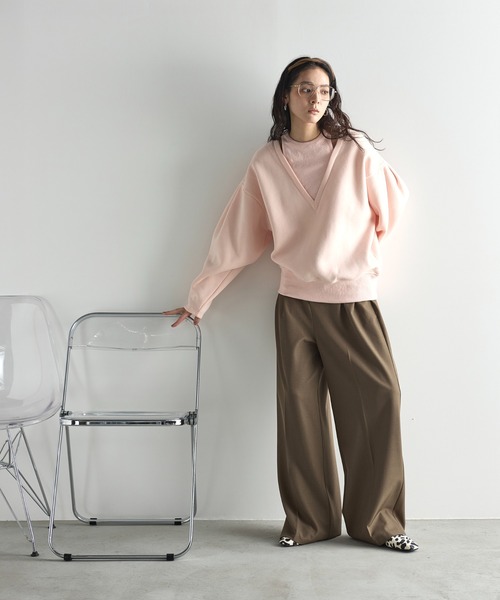 THE YOn（ザヨン）の「2WAYフェイクレイヤードスウェットプルオーバー（スウェット・レディース・ピンク/チャコール/オートミール・FREE）」の20枚目の写真