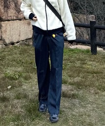 skoool（スクール）の「ワンタックストレートスラックス／バック刺繍デザイン × ポリエステル素材（その他パンツ）」