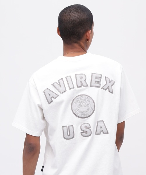 AVIREX(アヴィレックス)の「《50th Anniversary》LEATHER PATCHED VARSITY T-SHIRT / レザー パッチド バーシティ 半袖Tシャツ / AVIREX / アヴィレックス(Tシャツ/カットソー・メンズ・ブラック/ホワイト/ネイビー・XX-LARGE/X-LARGE/LARGE/MEDIUM)」の2枚目の写真