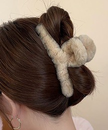 Bifrost（ビフレスト）の「ふわふわフェイクファーバンス ヘアクリップ（バレッタ/ヘアクリップ）」