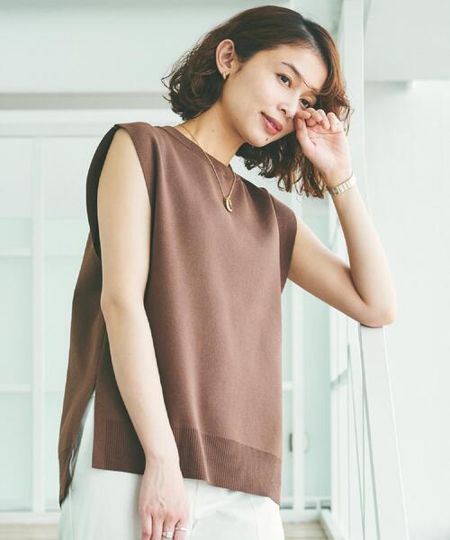 UNTITLED（アンタイトル）の「【アンサンブル可能】ニットベスト（ニット/セーター・レディース・ブラウン系/ナチュラル/ブルーグリーン/チャコールグレー・44/48/00/02/04）」の2枚目の写真