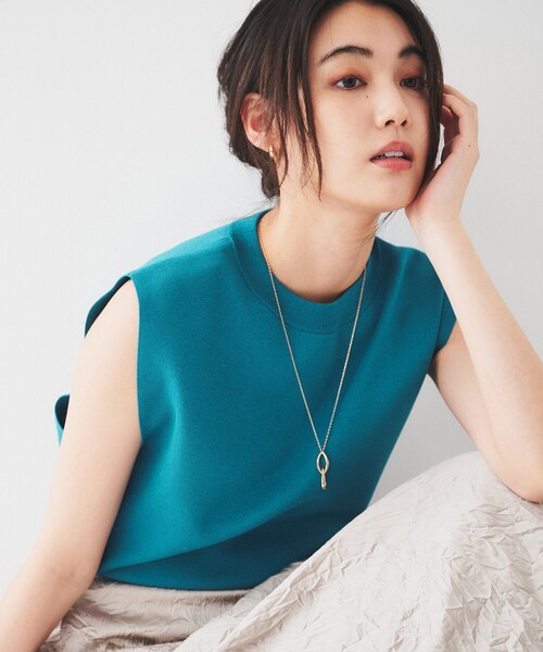 UNTITLED（アンタイトル）の「【アンサンブル可能】ニットベスト（ニット/セーター・レディース・ブラウン系/ナチュラル/ブルーグリーン/チャコールグレー・44/48/00/02/04）」の5枚目の写真