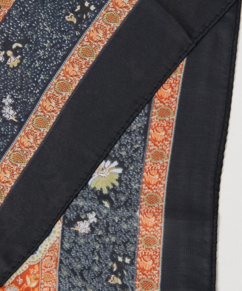 BAYFLOW（ベイフロー）の「70×70 ペイズリー柄スカーフ（バンダナ/スカーフ・レディース・アイボリー/ネイビー/レッド・FREE）」の6枚目の写真