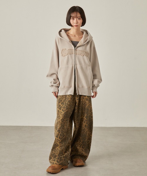 Snap club（スナップクラブ）の「【Snap club】ヴィンテージ加工 ダメージパッチロゴ ダブルジップパーカー（パーカー・レディース・ブラウン/レッド/ブラック/ライトベージュ/サックスブルー/ライトグレー/ネイビー・M/L）」の11枚目の写真