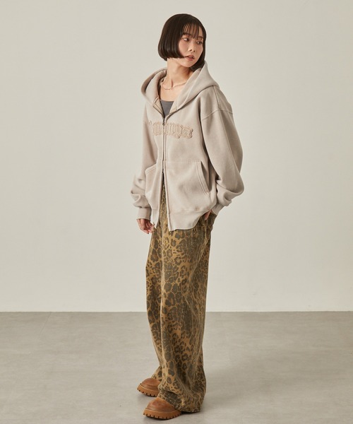 Snap club（スナップクラブ）の「【Snap club】ヴィンテージ加工 ダメージパッチロゴ ダブルジップパーカー（パーカー・レディース・ブラウン/レッド/ブラック/ライトベージュ/サックスブルー/ライトグレー/ネイビー・M/L）」の13枚目の写真