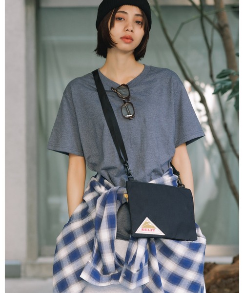 KELTY（ケルティ）の「KELTY/ケルティ VINTAGE FLAT POUCH S フラットポーチS 2026年春夏（ショルダーバッグ・メンズ・タン/セージグリーン/グレー/キャメル/ネイビー/ブラック/モカ・FREE）」の2枚目の写真