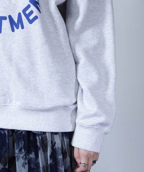 ROSE BUD（ローズバッド）の「【WEB・一部店舗限定】カレッジライクプリントトレーナー（スウェット・レディース・ホワイト/ネイビー/カーキ・ONE SIZE）」の12枚目の写真