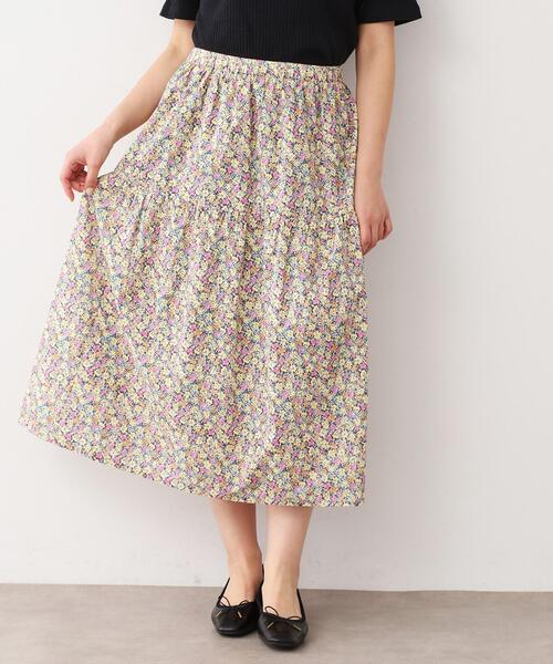 LAURA ASHLEY(ローラアシュレイ)の「【洗える/コットン100%/同柄アイテムあり】アマイア ディッツィー柄 スカート(スカート・レディース・イエロー系その他2/ネイビー系・38/40)」の1枚目の写真