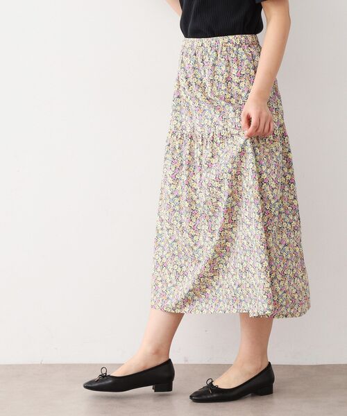 LAURA ASHLEY(ローラアシュレイ)の「【洗える/コットン100%/同柄アイテムあり】アマイア ディッツィー柄 スカート(スカート・レディース・イエロー系その他2/ネイビー系・38/40)」の3枚目の写真
