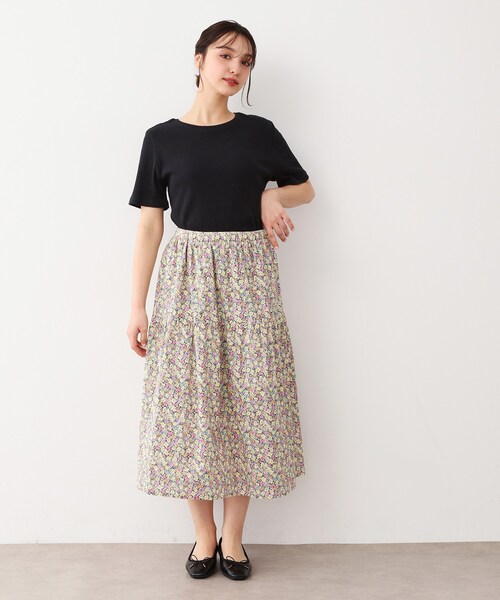 LAURA ASHLEY(ローラアシュレイ)の「【洗える/コットン100%/同柄アイテムあり】アマイア ディッツィー柄 スカート(スカート・レディース・イエロー系その他2/ネイビー系・38/40)」の4枚目の写真